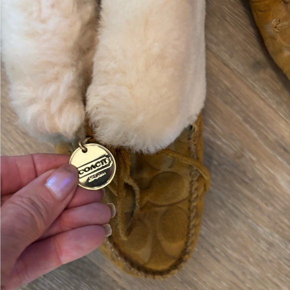 Cozy Coach Cathee Shearling-Lined Moccasins Boots Sz 8.5 B - Picture 2 of 12